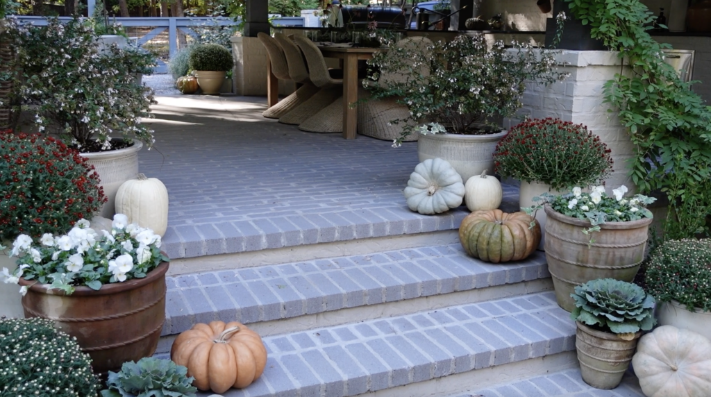 garden steps with pumpkins - Decorating my Outdoor Spaces for Fall
